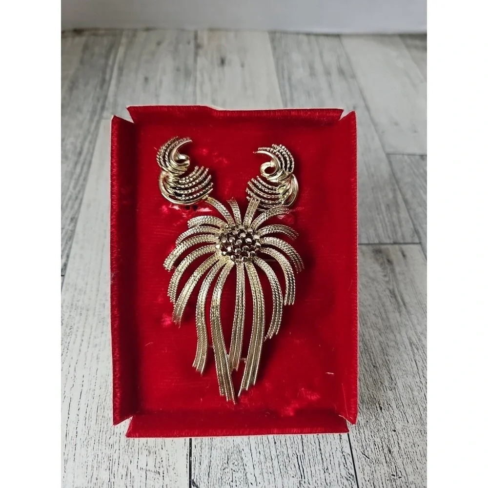 VINTAGE LARGE SIGNED LISNER PIN BROOCH GOLD TONE FLOWER 3 1/8
